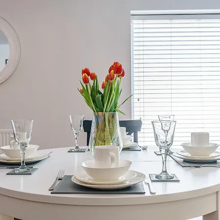 Pannett Place * 휫비